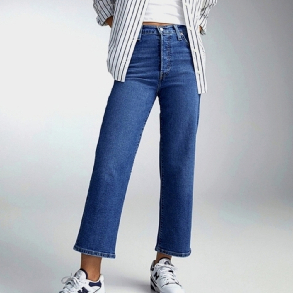Levi's Women's Ribcage Straight Leg Jeans - Blue. Button fly